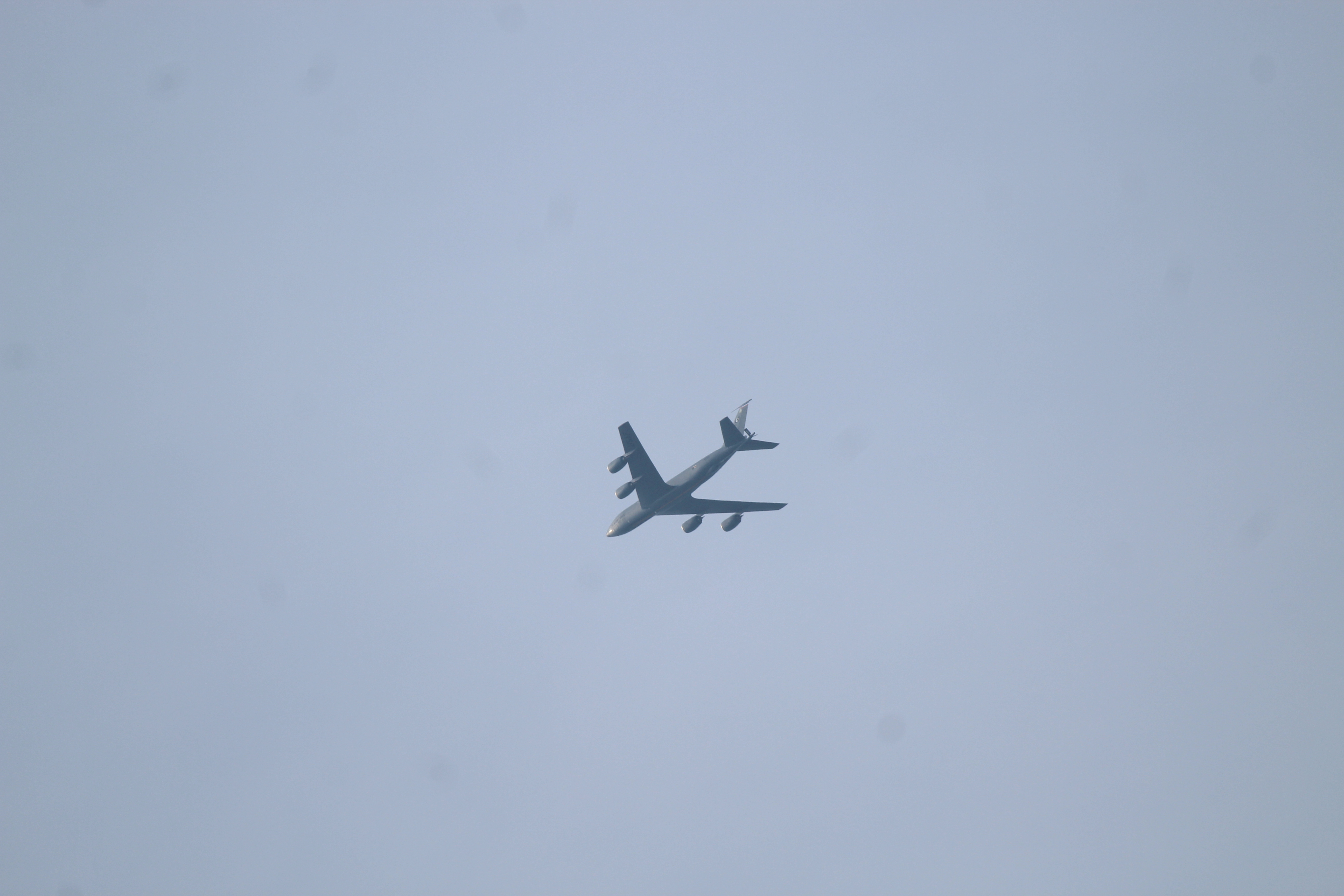 USAF Boeing KC-135R Stratotanker flying over King's Lynn [18//5] (2).JPG